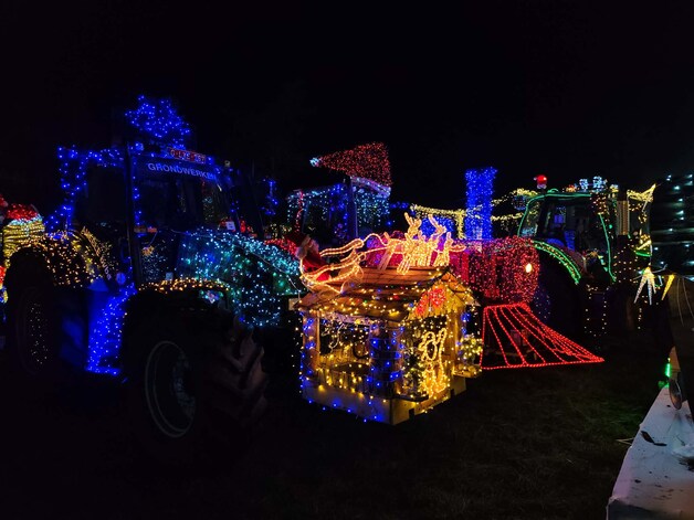 Sfeerbeelden van de tractorkerstparade in Werchter.
