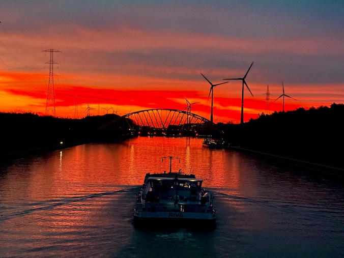 Zonsopgang van op de brug op het Eilandje te herentals.