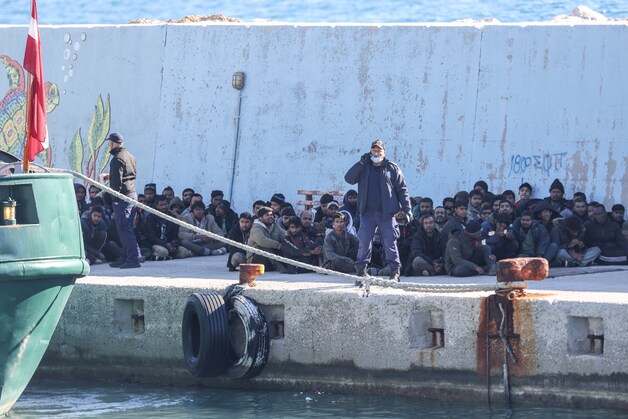 De migranten werden gevonden vlakbij het eiland Gavdos. (19/12/25) 