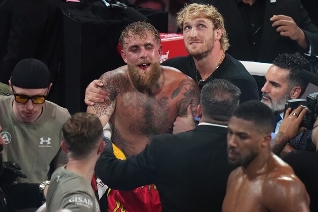 Anthony Joshua geeft Jake Paul boksles: “Ik denk dat mijn kaak gebroken ...