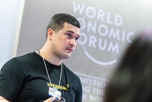 The Oekraïense Minister of Defense, Mychajlo Fedorov, has the new system to start with
