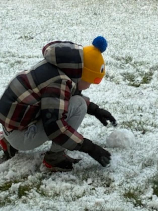 Timo uit Oudenaarde leeft zich uit in de sneeuw
