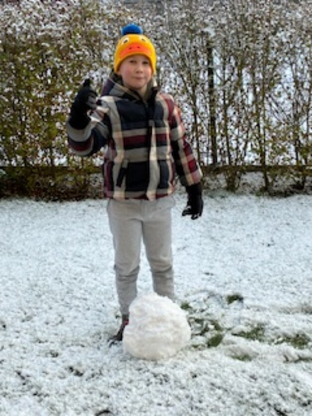 Timo uit Oudenaarde leeft zich uit in de sneeuw