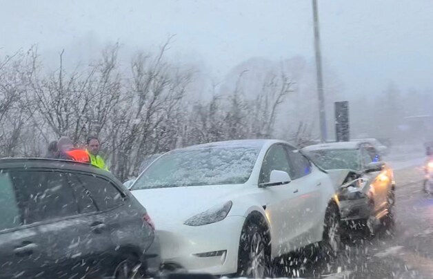 De achterste auto liep het meeste schade op. 