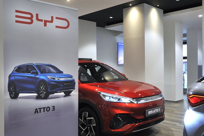 Showroom van de Chinese autobouwer BYD in Parijs.