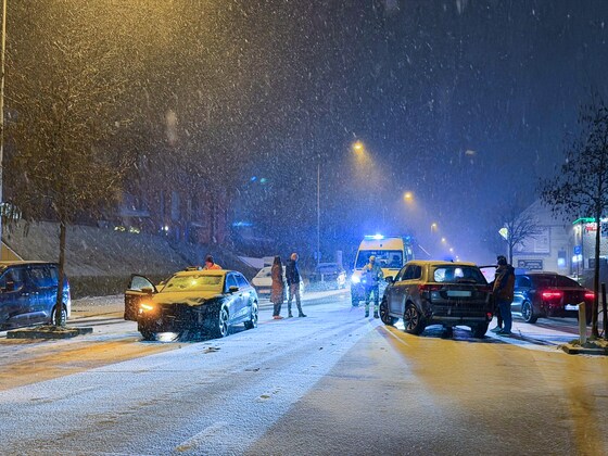 Op de Oudenaardsesteenweg in Bambrugge botsten zaterdagavond twee voertuigen.
