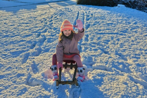 Lea uit Hasselt beleeft dolle pret in de sneeuw