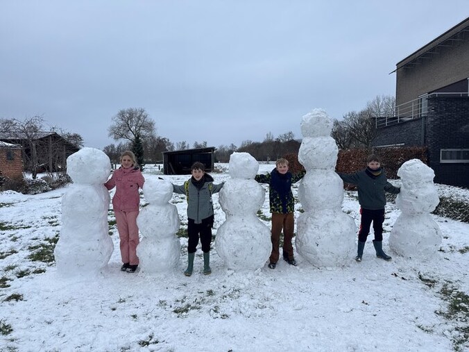 Gezin Vander Ghinst maakt reuzensneeuwpoppen in Boortmeerbeek