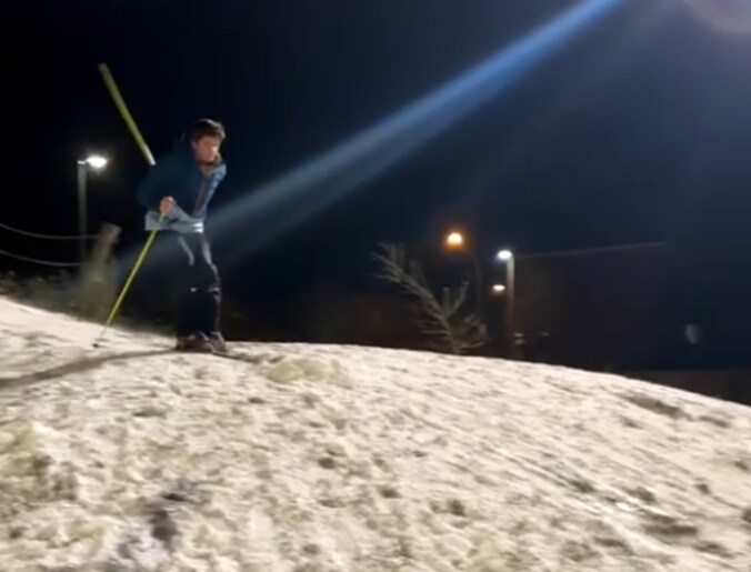 Skiën in de tuin, het kan dezer dagen in Wommelgem.