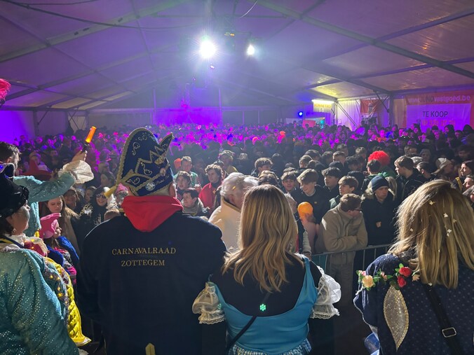 Carnavalsfuif in Zottegem.