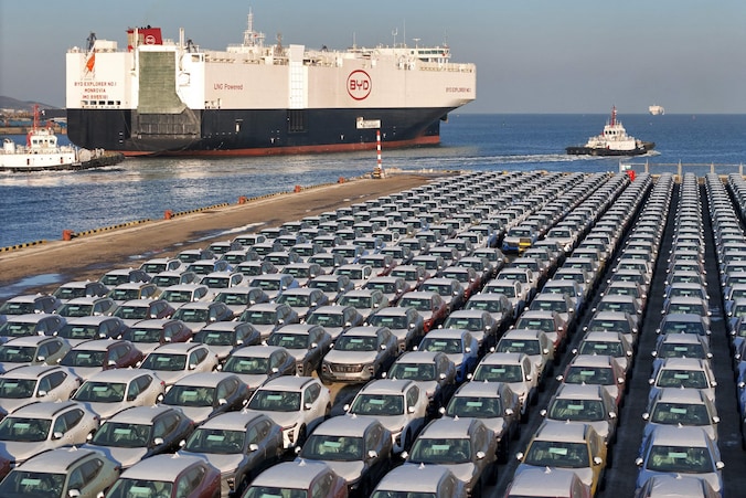 Illustratiebeeld: elektrische auto’s wachten op export in China. 