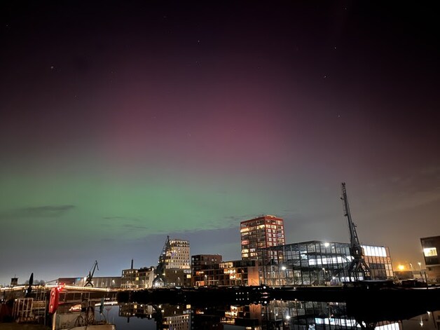 Het noorderlicht was ook te zien aan Dok Noord in Gent.