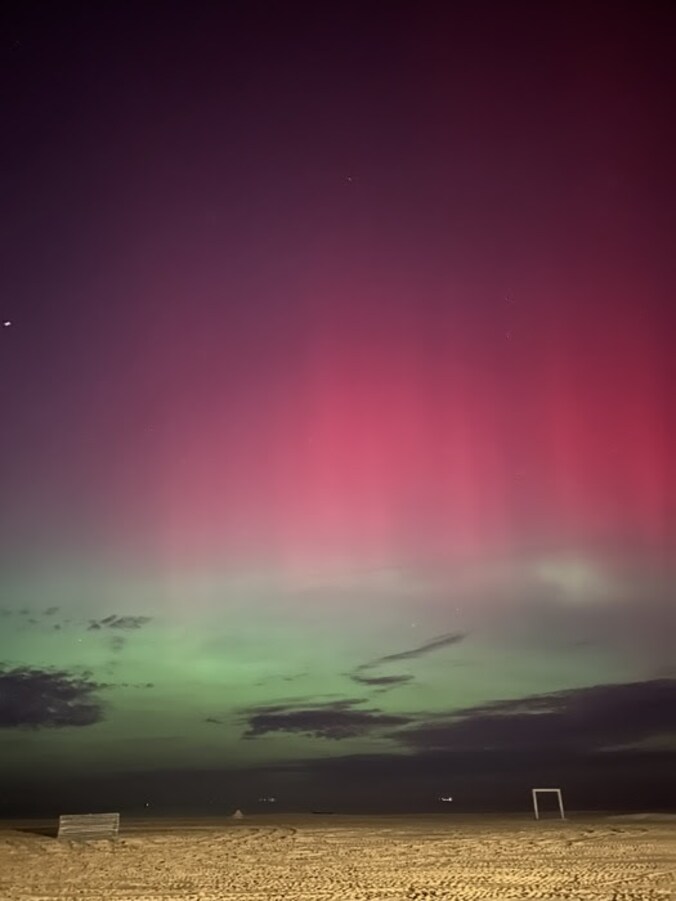 Een lezer uit Knokke-Heist kon de paarse kleurschakeringen van het noorderlicht vastleggen op beeld.