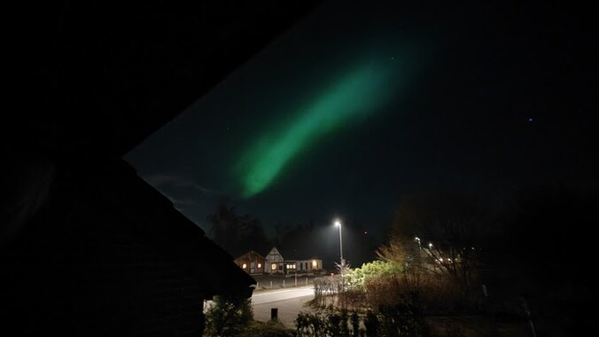 Een lezer uit Hasselt kon de paarse kleurschakeringen van het noorderlicht vastleggen op beeld.