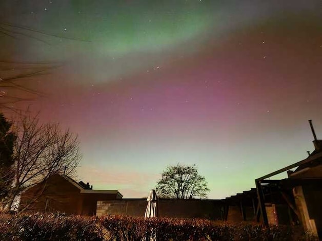Het noorderlicht was zeer goed te zien in Tongeren rond 23 uur.