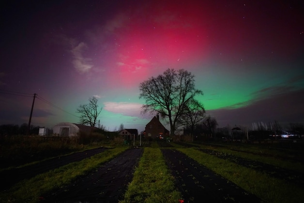 Het noorderlicht boven Sijsele-Damme.