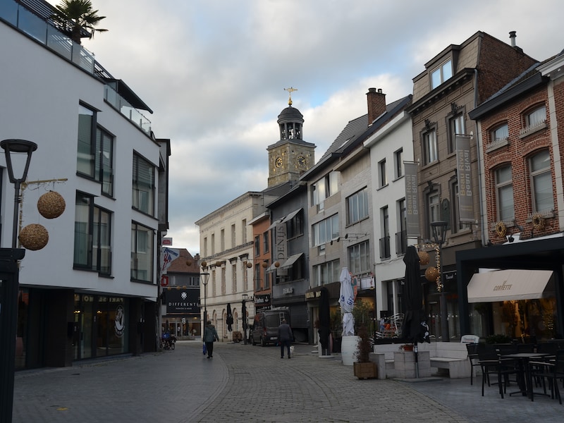 Stadsbestuur sluit voetgangerszone in Langemuntstraat permanent af voor auto’s