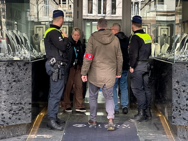 De federale en lokale politie assisteren de Zwitsers bij hun onderzoek.