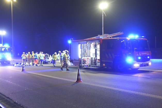Hoe de kettingbotsing precies kon gebeuren, wordt nog onderzocht door de politie.