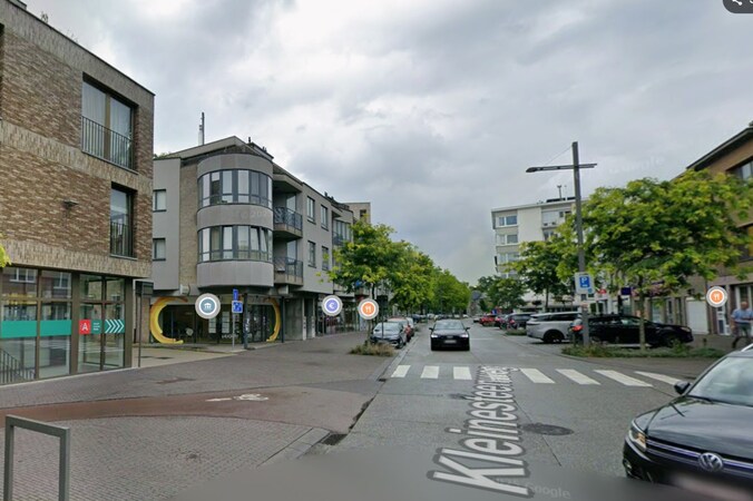 Scheur in muur bij Vivaldis-kantoor op de Kleinesteenweg in Antwerpen: vandaag rond 12 uur ter plaatse door brandweer en stad.
