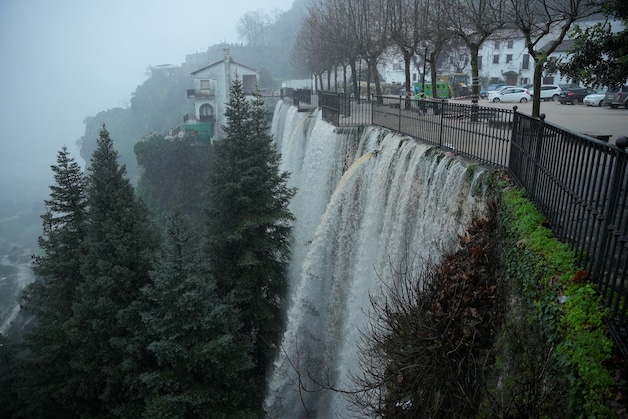 “Het water spuit uit de stopcontacten en de dam staat op springen”: 3. ...