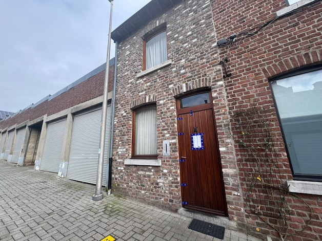 Vrouw (27) dood teruggevonden in woning in Tongeren: parket opent ...