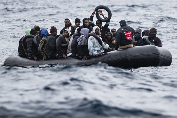 Migranten op rubberboot 