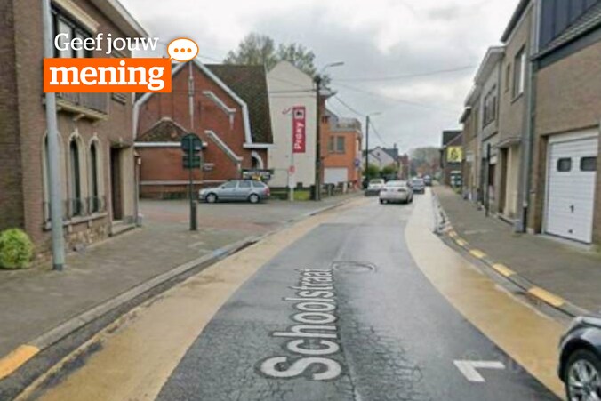 In een deel van de Schoolstraat in Denderhoutem werd tweerichtingsverkeer ingevoerd.