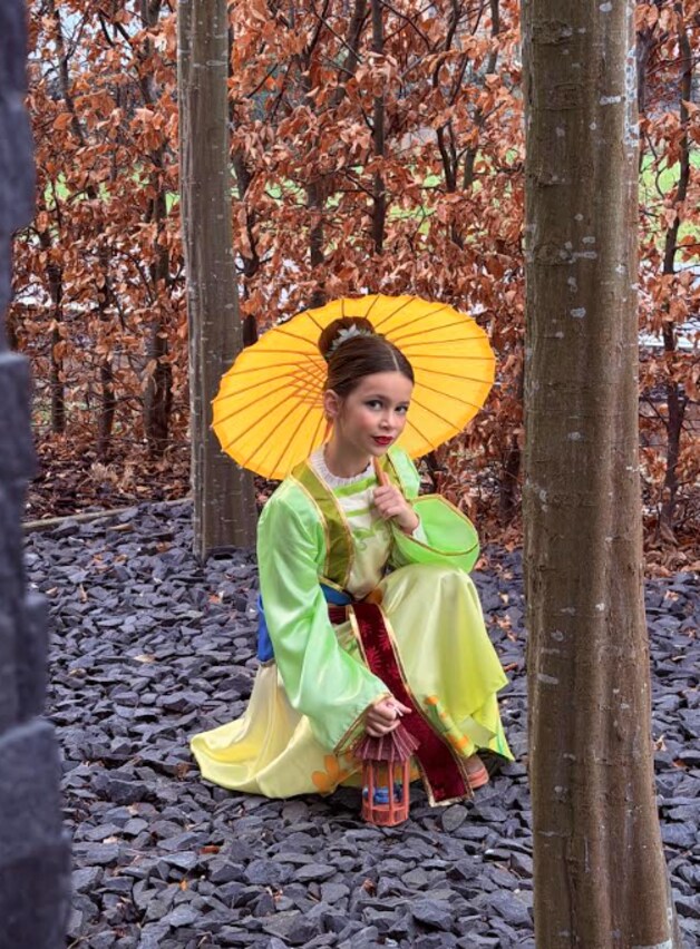 Olivia verkleed als Mulan.