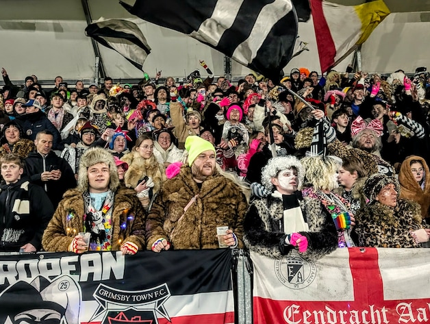 Carnavalsmatch met Jean-Marie Pfaff, Voil Jeanetten en 4.000 ...