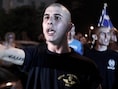 Aanhangers van de Griekse neonazistische partij 'Gouden Dageraad' demonstreren in Athene.