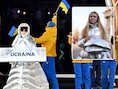 Russische vrouw onthult dat zij het gezicht was achter Oekraïense delegatiebord tijdens openingsceremonie
