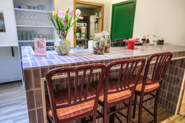 Nieuw op de Grote Markt: Femily Foodbar serveert gezond eten met ...