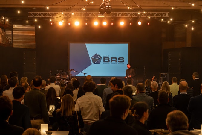 Het personeel van Group BRS vierde de tiende verjaardag in hun vernieuwde gebouw in Kortenberg.