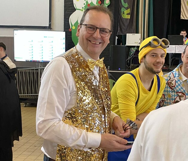 Schepen der Bommels en zelf lid van de groepering BZN nam ook de pijltjes op.