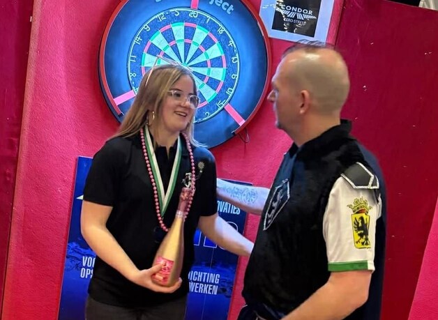Noor De Ruyck werd Bommeldarts Koningin.