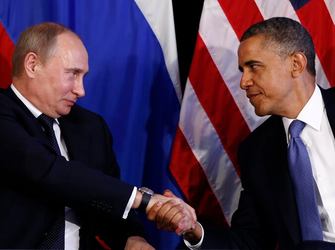 De Amerikaanse president Barack Obama schudt het hand van Vladimir Poetin.