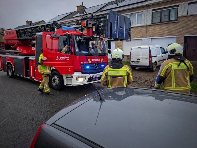 De brandweer kwam ter plaatse in de Beukenlaan