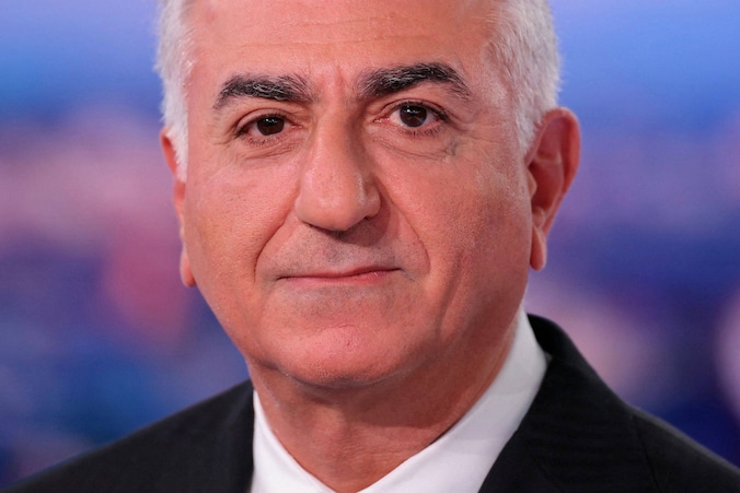 Sinds 1979 leeft Reza Pahlavi in ballingschap, het jaar waarin de Iraanse Revolutie ten einde kwam en zijn vader Mohammed Reza Pahlavi de macht verloor.