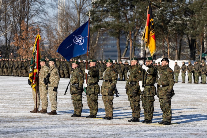 Soldaten van het Duitse Bundeswehr leger tijdens een openbare ceremonie ter gelegenheid van de uitbreiding van de Duitse militaire inzet in Litouwen op 4 februari 2026 in Kaunas, Litouwen