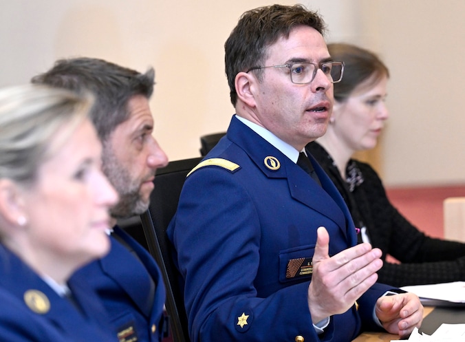 Ook politie trekt paraplu open rond mislukte i-Police, wil ...