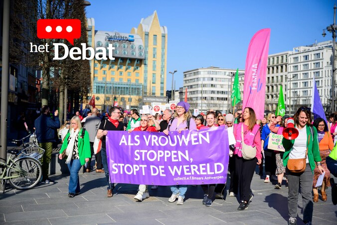 Op Internationale Vrouwendag kwamen vrouwen de straat op om te protesteren tegen de pensioenplannen.