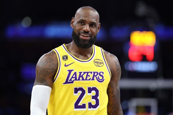 LeBron James 41 Kiest Voor Philadelphia 76ers Als Sluitstuk Van 