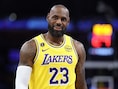 LeBron James (41) doet er nog een jaartje bij in de NBA, maar vertrekt wel bij LA Lakers
