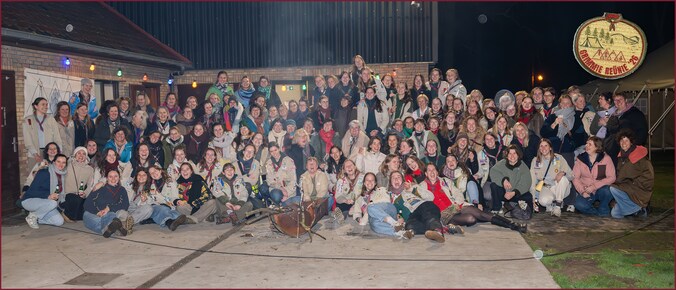 Ze passen er bijna niet allemaal op: de 135 oud-leidsters van Scouts Grimmertinge.