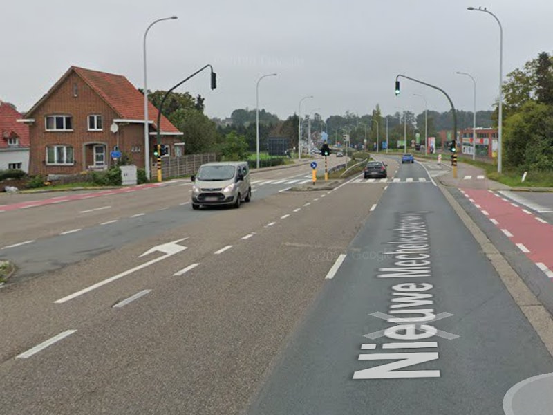 Auto getakeld na botsing op Nieuwe Mechelsesteenweg