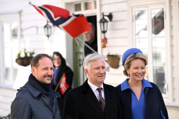 Haakon nam Filip en Mathilde mee naar de havenstad Stavanger.
