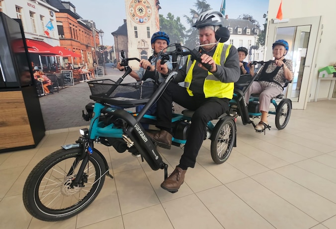 WZC Paradijs breidt duofiets uit met aanhangwagen dankzij Lions Lier ...