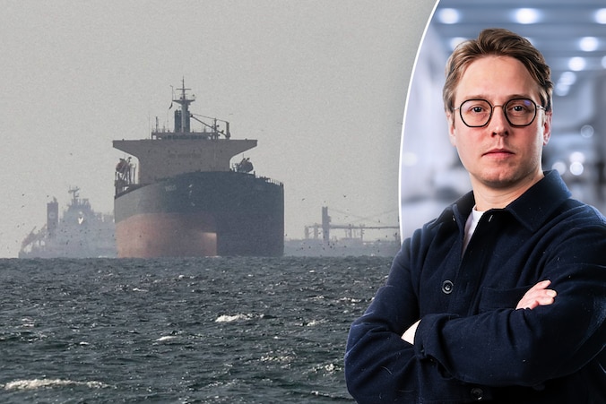 Cargoschepen dichtbij de geblokkeerde Straat van Hormuz. Rechts: politiek journalist Timmie van Diepen.