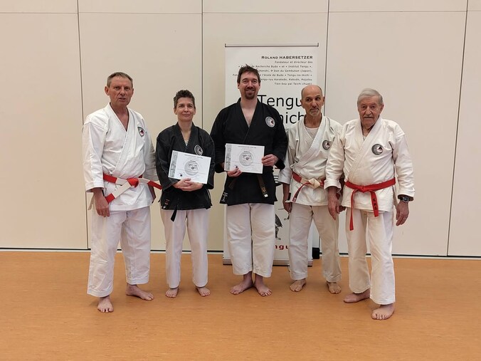 Twee nieuwe zwarte gordels Kobudo voor BRC Halle | Regio | HLN.be